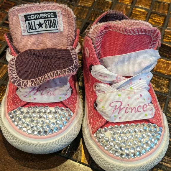 Toddler, size 5 converse - Picture 4 of 5